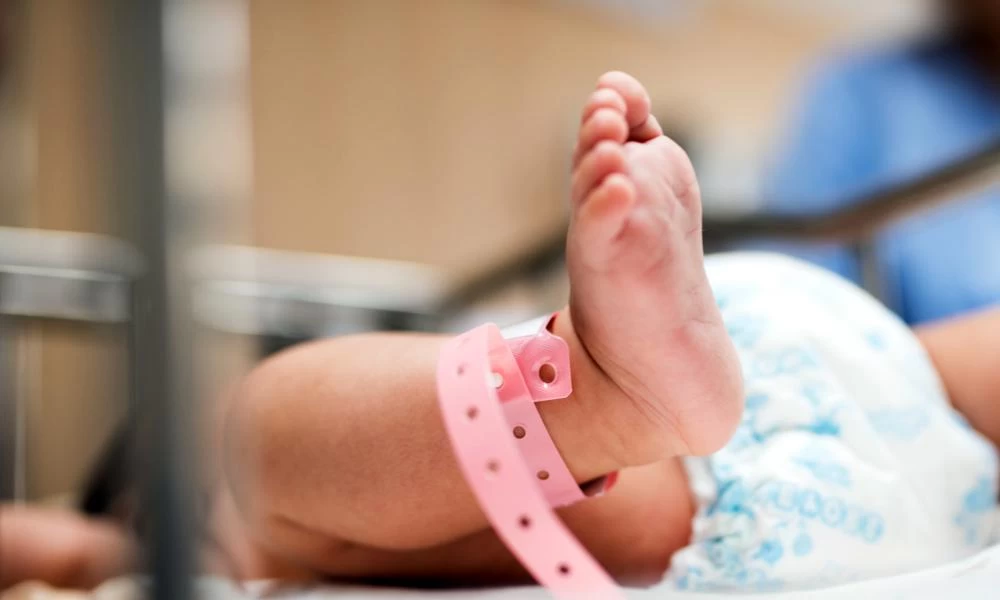 ΟΠΕΚΑ: Παράταση έως το τέλος του έτους στο επίδομα γέννησης